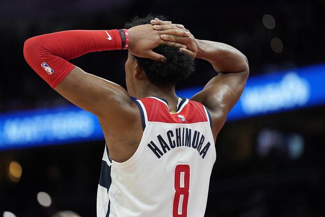 亚历山大54分雷霆豪取13连胜 火箭1分险胜骑士